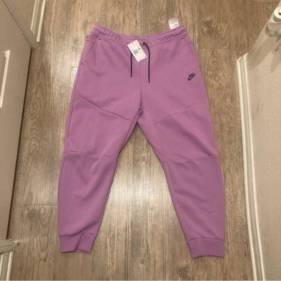 NWT Nike Sportswear Men's Tech Fleece Joggers Violet Shock CU4495